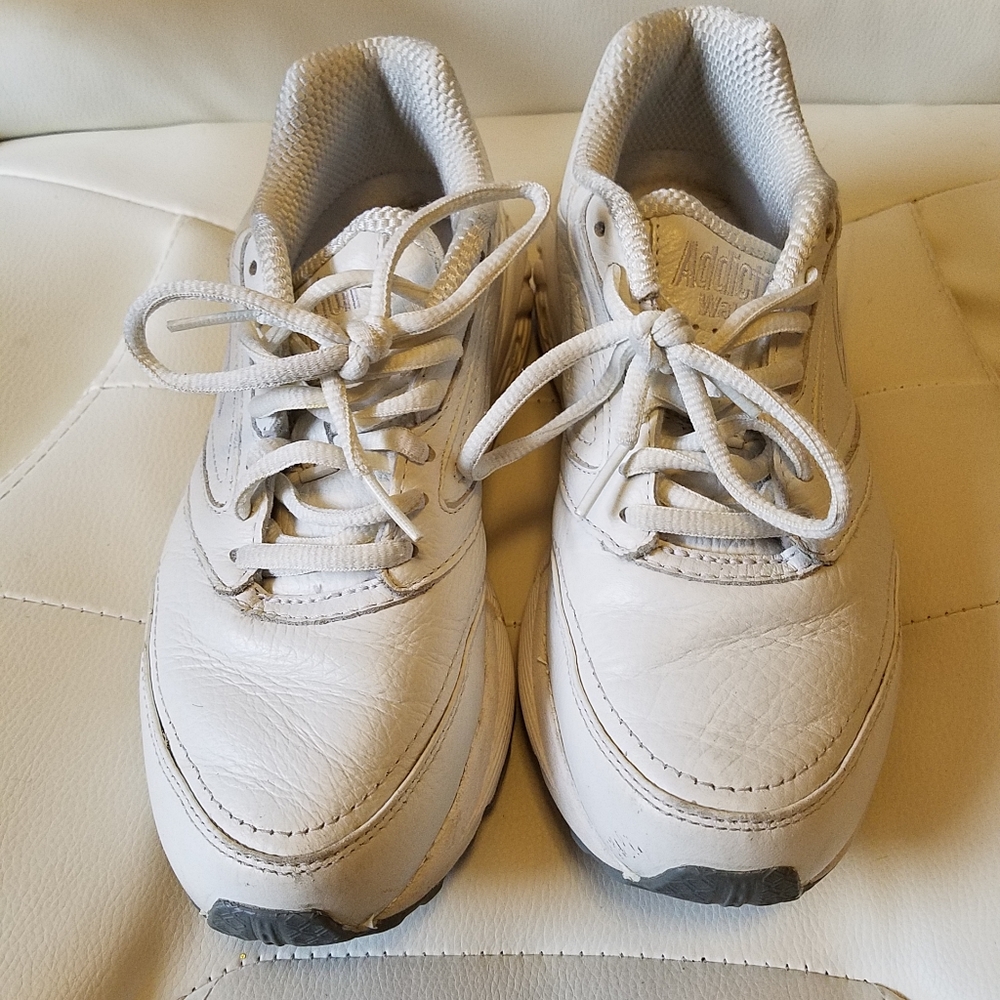 Womens Brooks walking shoes